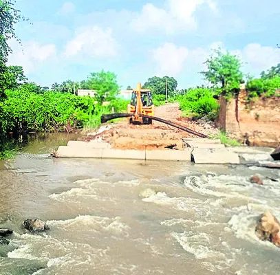 తాచేరు డైవర్షన్‌ రోడ్డు పనులు ప్రారంభం 