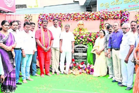 ఉద్యోగుల సమస్యలు పట్టని ప్రభుత్వం 