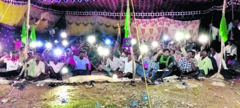 డీజేల మోత.. భూ సమస్య వెత