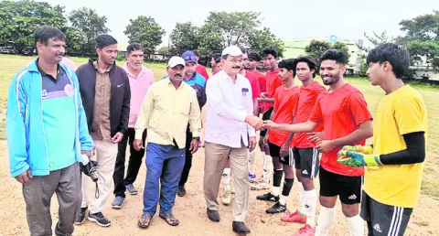 హోరాహోరీగా.. 
