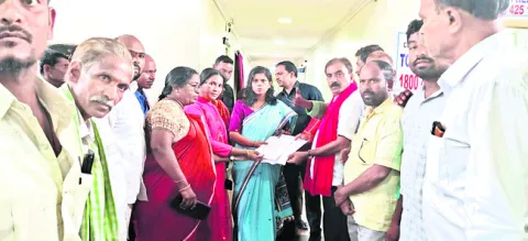 రైతుల భూములు లాక్కోవద్దు