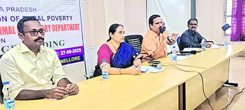 మహిళల జీవనోపాధిని మెరుగుపర్చాలి 