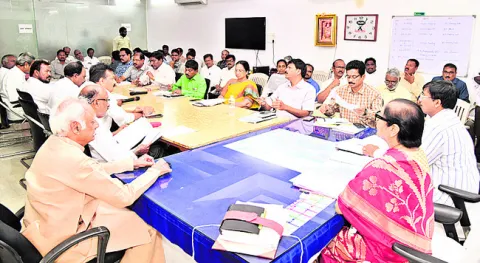 అధికారుల తీరు మారాలి 