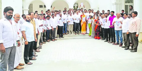 కార్యకర్తలకు డిజిటల్‌ బుక్‌తో న్యాయం