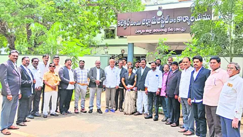 ప్రభుత్వ వైద్య కళాశాలల ప్రైవేటీకరణ తగదు 