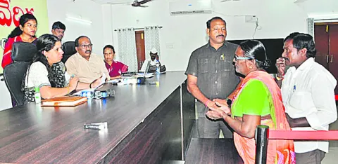 ప్రత్యేక పీజీఆర్‌ఎస్‌లో నాలుగు అర్జీలు స్వీకరణ 