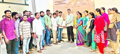 సమస్యలు పరిష్కరించకపోతే సమ్మె తప్పదు 
