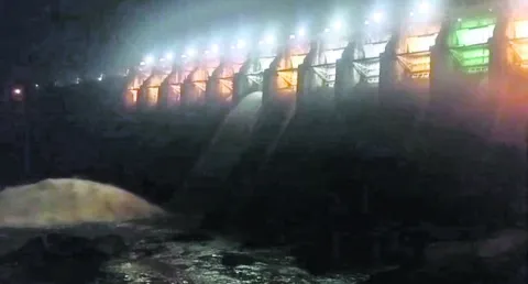 డొంకరాయి నుంచినీరు విడుదల
