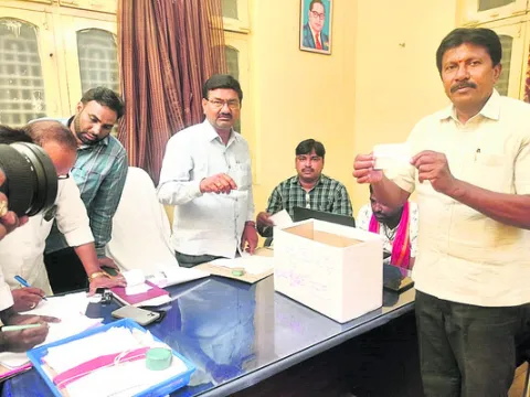 స్థానిక సందడి