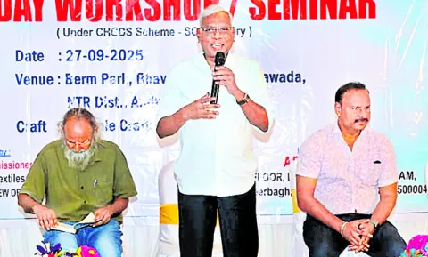 హస్తకళలు కాపాడుకోవాలి 