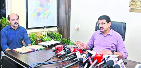 244 స్టాల్స్‌లో ఎస్‌హెచ్‌జీ ఉత్పత్తుల ప్రదర్శన 