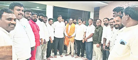 బొడ్డేడను సత్కరించిన పార్టీ నేతలు 