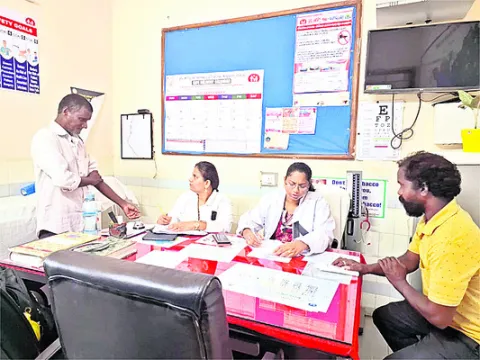 పీహెచ్‌సీ వైద్యుల నిరసన 