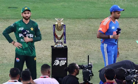 A very unusual scene at the toss of India vs Pakistan Asia Cup 2025 final