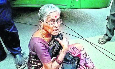 ఉచిత ప్రయాణం తెచ్చిన తంటా 