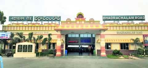 పండుగ వేళ ప్రయాణ పాట్లు