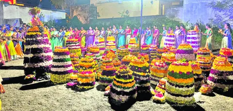 నేడు సద్దుల బతుకమ్మ