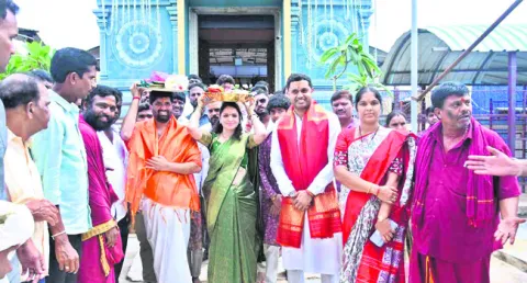 అమ్మవారి ఆశీస్సులు  అందరిపై ఉండాలి : ఎంపీ  
