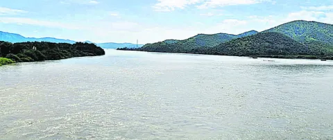 సోమశిలకు 24,833 క్యూసెక్కుల వరద 