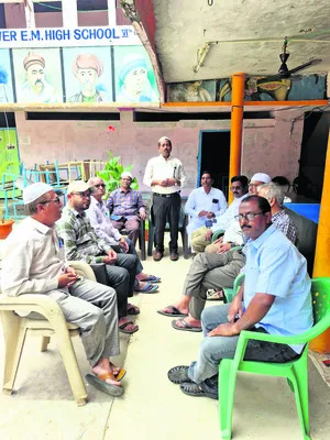 ఉద్యోగులకు ఇచ్చిన హామీలు నెరవేర్చాలి 