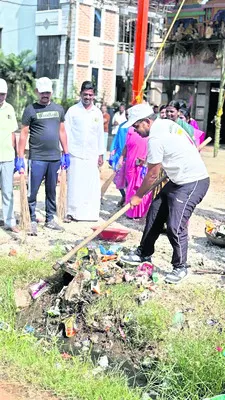 హళేబాతి గ్రామంలో శ్రమదానం 