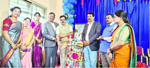 బీవీబీ కళాశాలలో  స్నేహ సమ్మేళనం 
