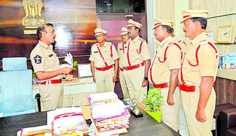ఆరుగురికి ఏఎస్‌ఐలుగా ఉద్యోగోన్నతి 