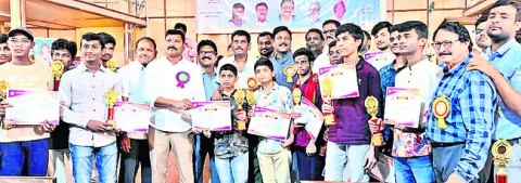 పద్మశాలీలు ఉన్నత శిఖరాలకు చేరాలి