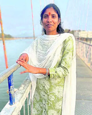 ఆరు ఉద్యోగాల అశ్విని

