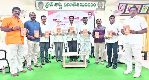 పేదరికం, అస్పృశ్యతలే నా గురువులన్న జాషువా