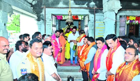 విద్య, వైద్యానికి ప్రాధాన్యం 