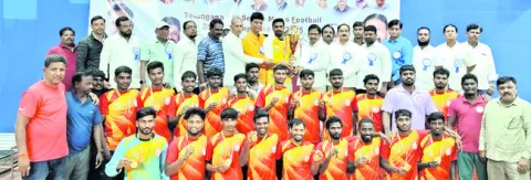 ఫుట్‌బాల్‌ చాంపియన్‌గా వనపర్తి 