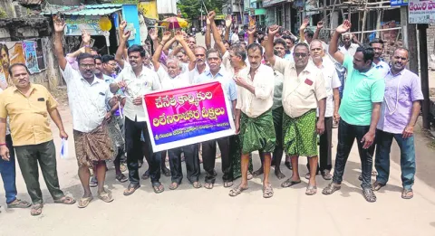 నేతన్నలకు బకాయిల వెతలు