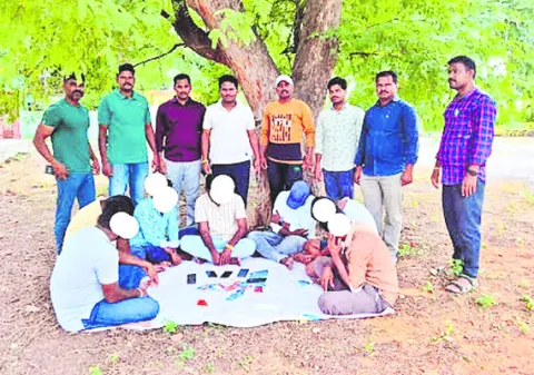 80 మంది పేకాటరాయుళ్ల అరెస్టు 