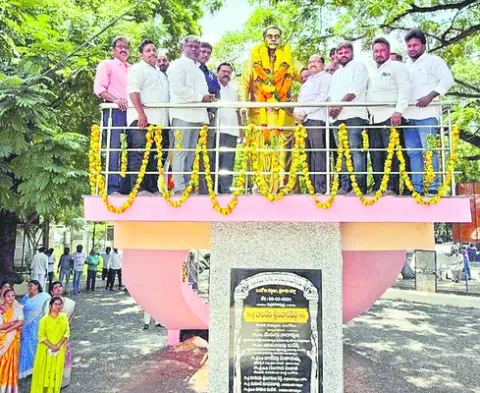 అక్షరాయుధం..  జాషువా కవిత్వం 
