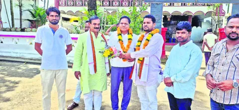 సీనియర్ల ఆశీర్వాదం కోసం..