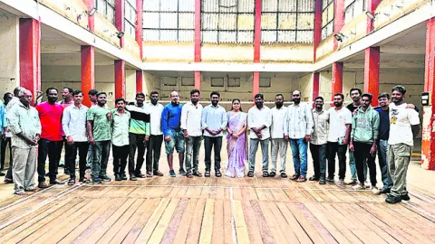 ఇండోర్‌ స్టేడియంకు మోక్షం