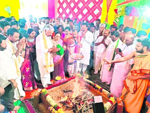 రాష్ట్ర ప్రజలు సుభిక్షంగా ఉండాలి