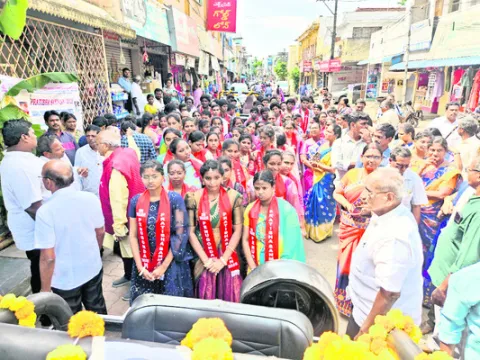 ఆర్యవైశ్య విద్యార్థులకు ప్రోత్సాహం అభినందనీయం 