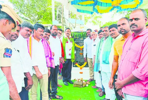 రూ.81 లక్షలతో సీసీ రోడ్లు 