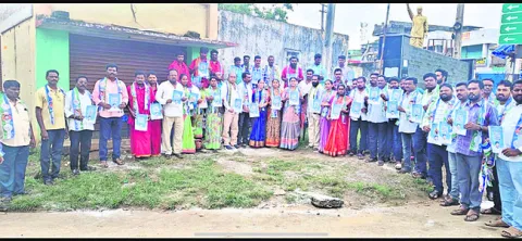 వైఎస్సార్‌సీపీ కార్యకర్తలకు అండగా నిలుస్తాం 