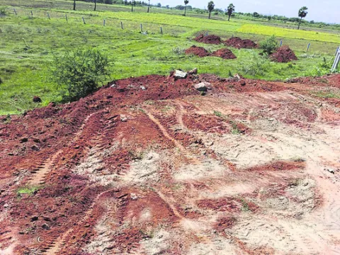 గ్రావెల్‌ దోపిడీకి అడ్డేది? 