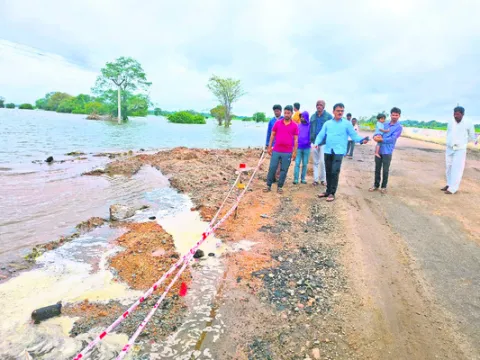 ముంపుప్రాంతాల పరిశీలన 
