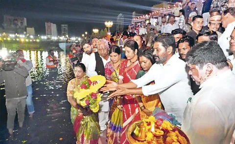 Telangana CM Revanth Reddy inaugurates Batukamma Kunta Lake in Hyderabad