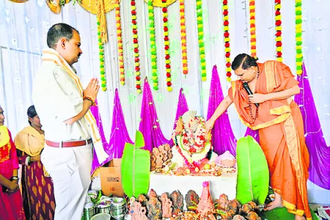 ప్రజలు సుఖ సంతోషాలతో ఉండాలి