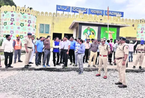 అమృత్‌ భారత్‌ స్కీం పనుల్లో వేగం పెంచాలి 