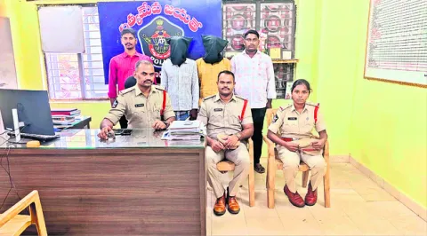 ట్రాన్స్‌ఫార్మర్ల  దొంగల అరెస్టు 
