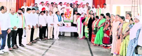 వైఎస్‌ రాజశేఖరరెడ్డికి ఘన నివాళి