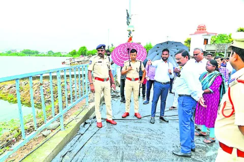 నిమజ్జనం ప్రశాంతంగా పూర్తికావాలి