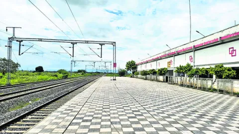 సారూ.. ఇటు చూడరూ